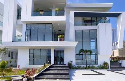 Fully Detached 5 Bedroom Smart Home Triplex Villa With Cinema